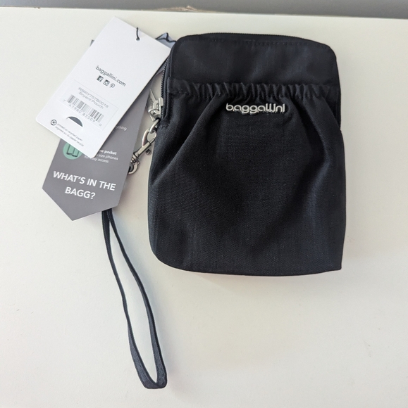 NEW Women's Baggalini RFID Bryant Pouch Black Retail $60 Crossbody Travel - Picture 1 of 4